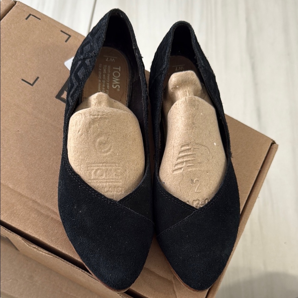 TOMS Women's Black Flats